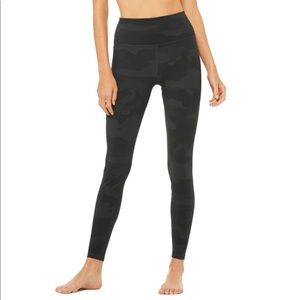 Alo yoga HW airlift camo green legging XS